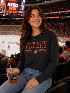 Philadelphia Flyers Gritty Long Sleeve Tee Relaxed Fit Black Shirt